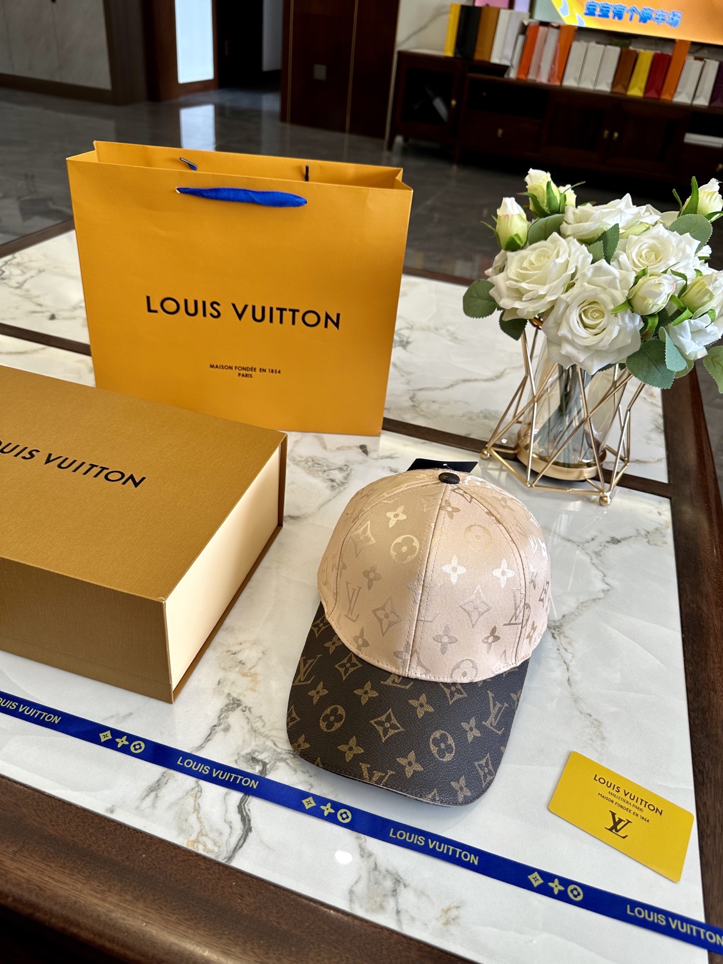 LV hat model 07
